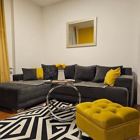 Apartman Sunflower Sremska Mitrovica Exteriér fotografie