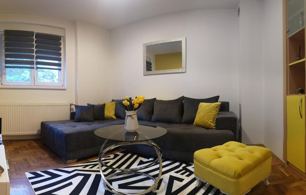 Apartman Sunflower Sremska Mitrovica Exteriér fotografie