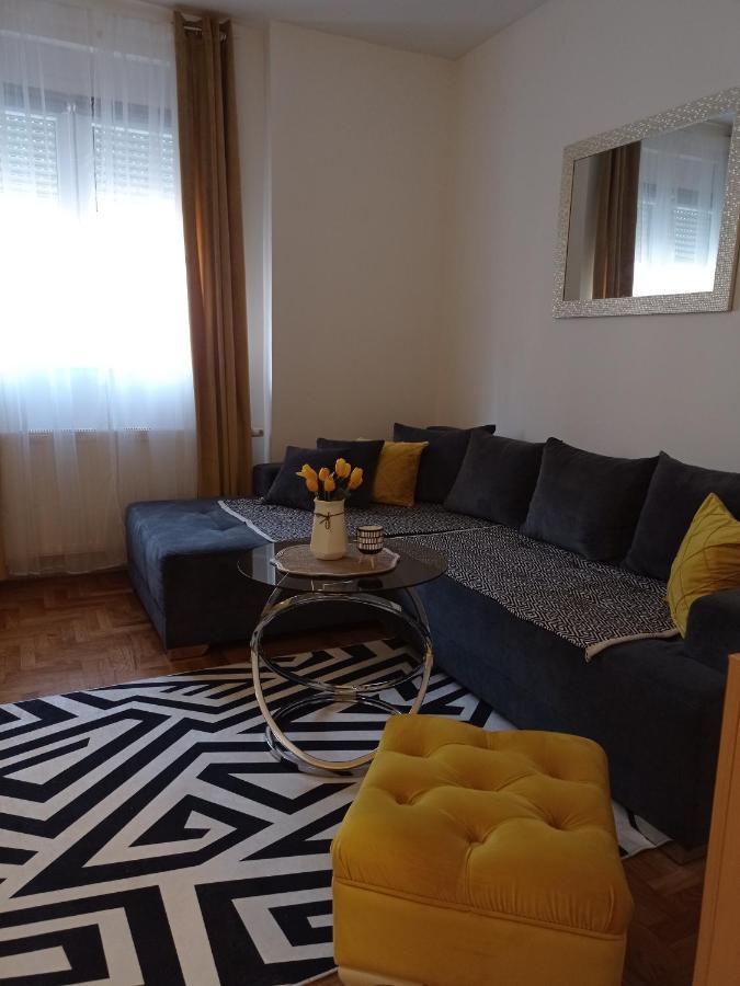 Apartman Sunflower Sremska Mitrovica Exteriér fotografie
