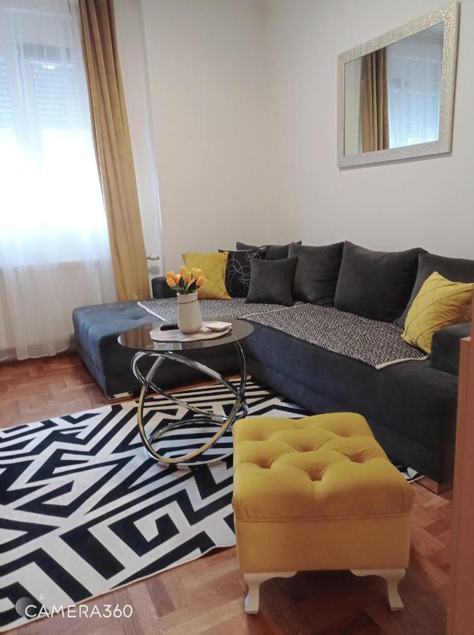Apartman Sunflower Sremska Mitrovica Exteriér fotografie